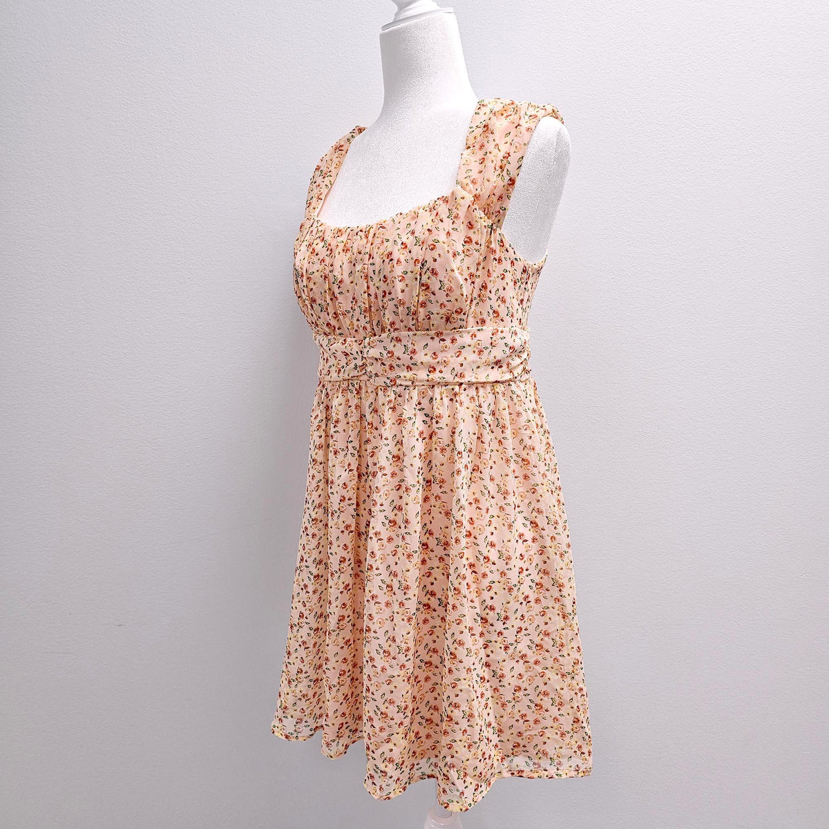 Preloved: Peach Beight Floral Chiffon Dress