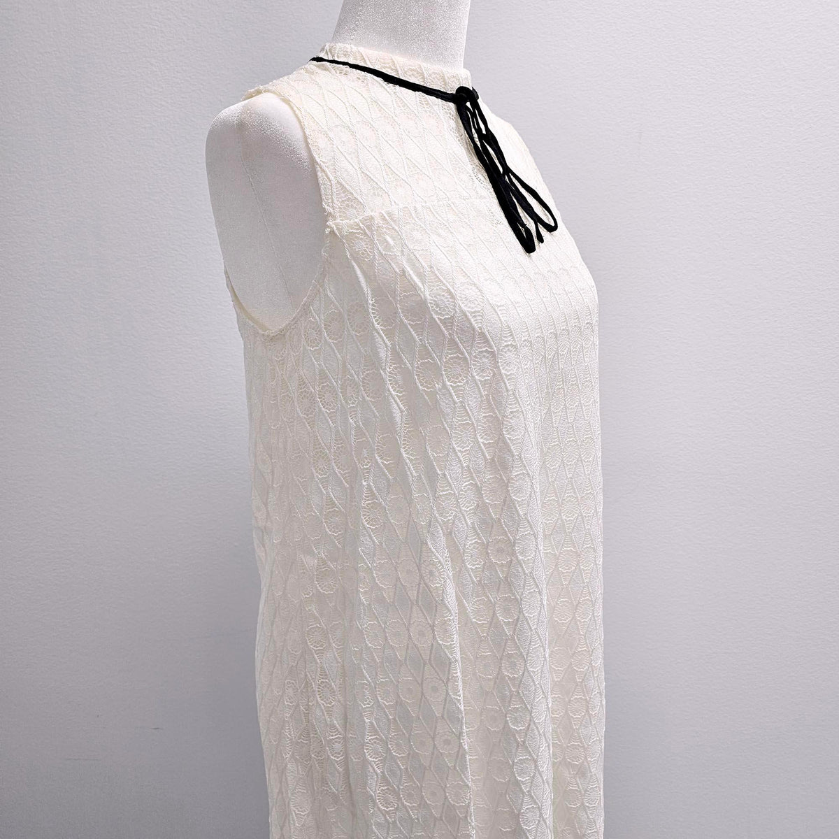 Preloved: Darling Short Lace-over Ribbon Detail Dress